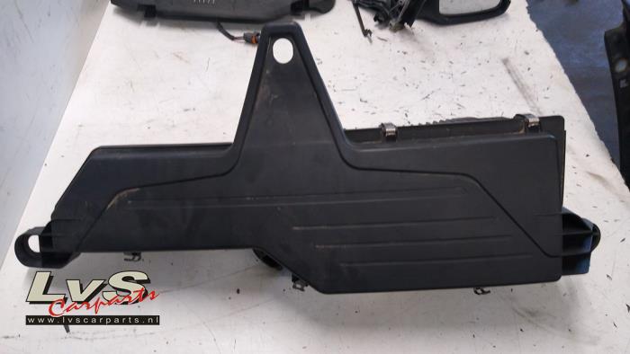 Begagnade Luftfilterhus BMW 1 serie (F20) 118d 2.0 16V Pris € 75,00 Marginaltabell erbjuds av LvS Carparts