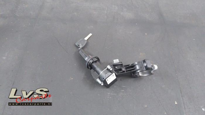 Używane Stacyjka + Kluczyk Fiat Punto Evo (199) 1.3 JTD Multijet 85 16V Cena € 20,00 Procedura marży oferowane przez LvS Carparts