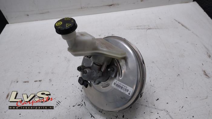 Usados Servofreno Mercedes B (W247) 2.0 B-200d Precio € 181,50 IVA incluido ofrecido por LvS Carparts