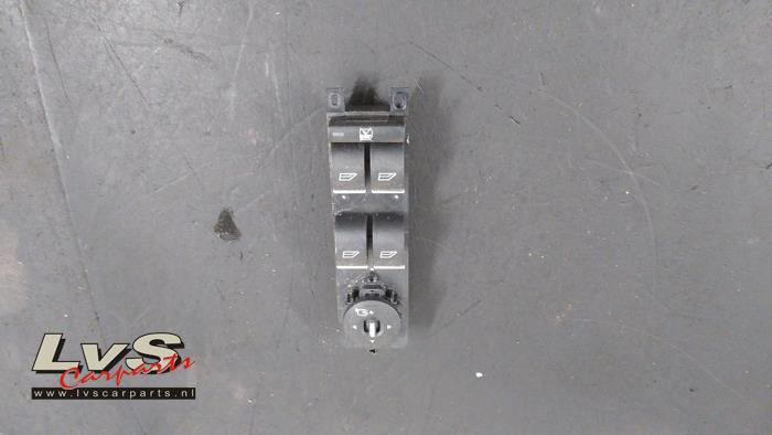 Usados Interruptor de ventanilla eléctrica Ford B-Max (JK8) 1.0 EcoBoost 12V 100 Precio € 30,00 Norma de margen ofrecido por LvS Carparts