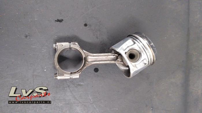 Usagé Piston Opel Vivaro 1.6 CDTi BiTurbo 145 Prix € 100,00 Règlement à la marge proposé par LvS Carparts