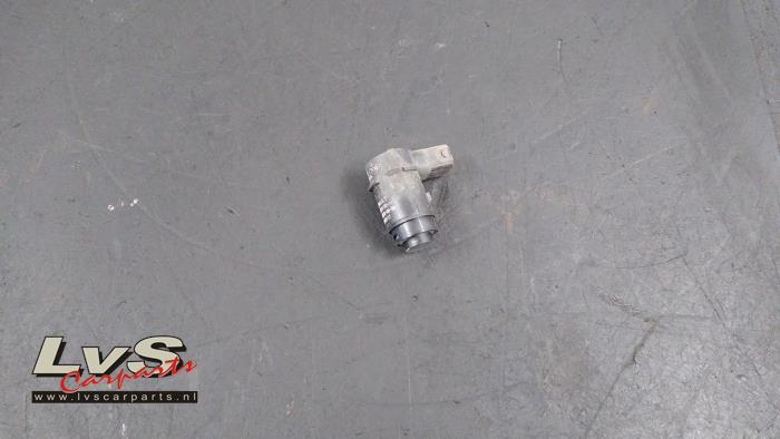 Usados Sensor PDC Renault Twingo III (AH) 1.0 SCe 70 12V Precio € 15,00 Norma de margen ofrecido por LvS Carparts