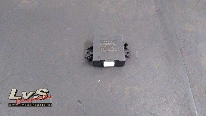 Usados Módulo PDC Renault Twingo III (AH) 1.0 SCe 70 12V Precio € 35,00 Norma de margen ofrecido por LvS Carparts