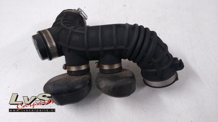 Używane Przewód Turbo Suzuki Swift (ZC/ZD) 1.0 Booster Jet Turbo 12V Cena € 20,00 Procedura marży oferowane przez LvS Carparts