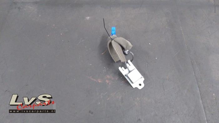 Używane Antena GPS Suzuki Swift (ZC/ZD) 1.0 Booster Jet Turbo 12V Cena € 20,00 Procedura marży oferowane przez LvS Carparts