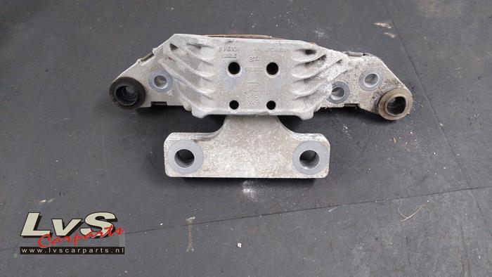 Usagé Support moteur Opel Astra K Sports Tourer 1.4 Turbo 16V Prix € 20,00 Règlement à la marge proposé par LvS Carparts