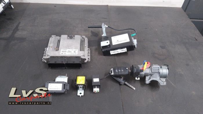 Used Ignition lock + computer Kia Cee'd Sportswagon (JDC5) 1.6 CRDi 16V VGT Price € 245,00 Margin scheme offered by LvS Carparts
