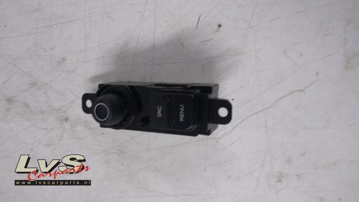 Used On-board computer controller Peugeot 208 I (CA/CC/CK/CL) 1.2 Vti 12V PureTech 82 Price € 30,00 Margin scheme offered by LvS Carparts