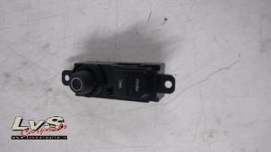 Commande ordinateur de bord d'un Peugeot 208 I (CA/CC/CK/CL) 1.2 Vti 12V PureTech 82 2015