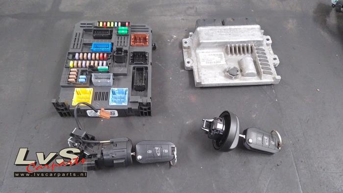 Used Ignition lock + computer Peugeot Expert (V1/VA/VB/VE/VF/VT/VY) 2.0 Blue HDi 120 16V Price € 302,50 Inclusive VAT offered by LvS Carparts