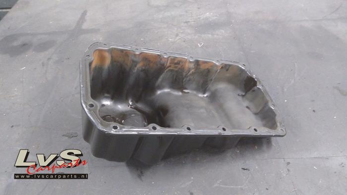 Usagé Couvercle carter BMW 1 serie (F21) 116i 1.6 16V Prix € 25,00 Règlement à la marge proposé par LvS Carparts
