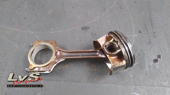 Usagé Piston BMW 1 serie (F21) 116i 1.6 16V Prix € 60,00 Règlement à la marge proposé par LvS Carparts