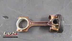Piston d'un BMW 1 serie (F21) 116i 1.6 16V 2012