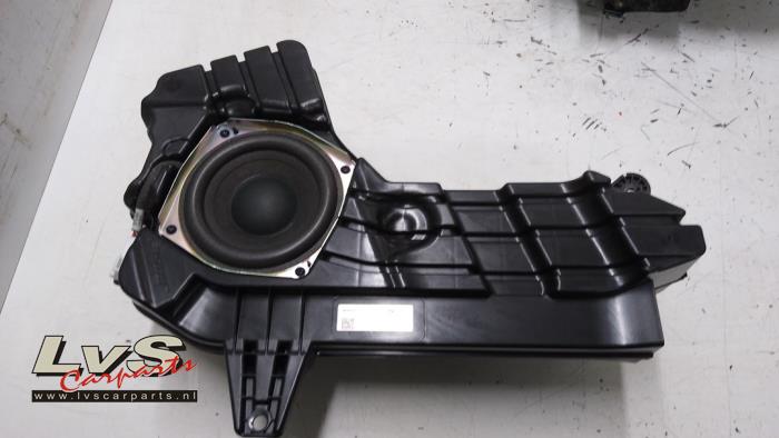Używane Subwoofer Hyundai i20 (BC3) 1.0 T-GDI 100 Mild Hybrid 48V 12V Cena € 195,00 Procedura marży oferowane przez LvS Carparts