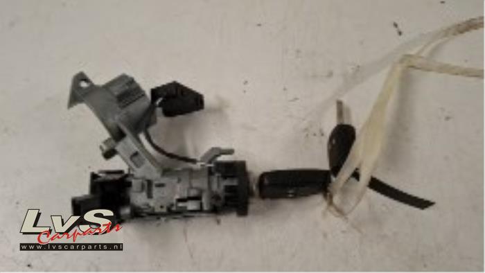 Używane Stacyjka + Kluczyk Opel Zafira Tourer (P12) 2.0 CDTI 16V 130 Ecotec Cena € 40,00 Procedura marży oferowane przez LvS Carparts