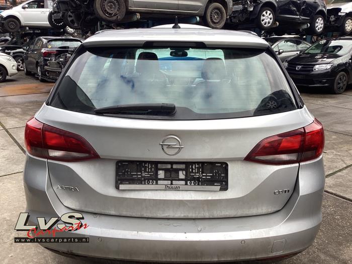 Begagnade Baklucka Opel Astra K Sports Tourer 1.6 CDTI 110 16V Pris € 1.034,55 Inklusive moms erbjuds av LvS Carparts