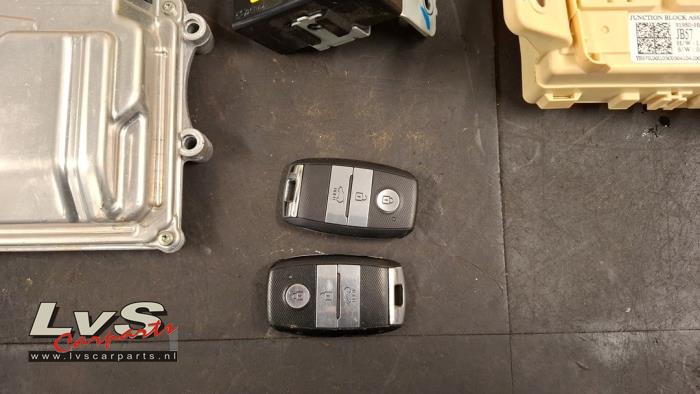 Engine management computer Kia Rio IV 1.0i T-GDi 120 12V - 95480H8110 G3LC