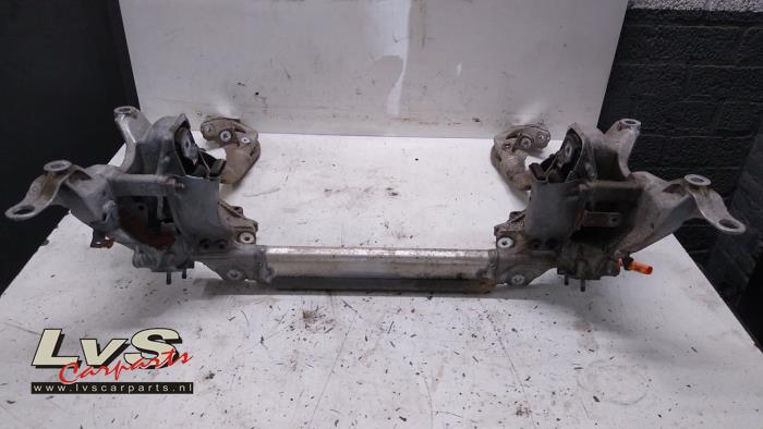 Usados Subchasis Audi A4 (B8) 2.0 TDI 16V Precio € 90,00 Norma de margen ofrecido por LvS Carparts