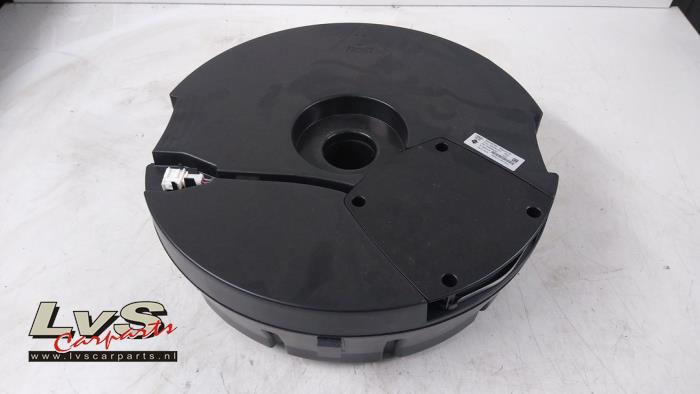 Używane Subwoofer Audi Q5 (8RB) 3.0 TFSI V6 24V Quattro Cena € 28,00 Procedura marży oferowane przez LvS Carparts