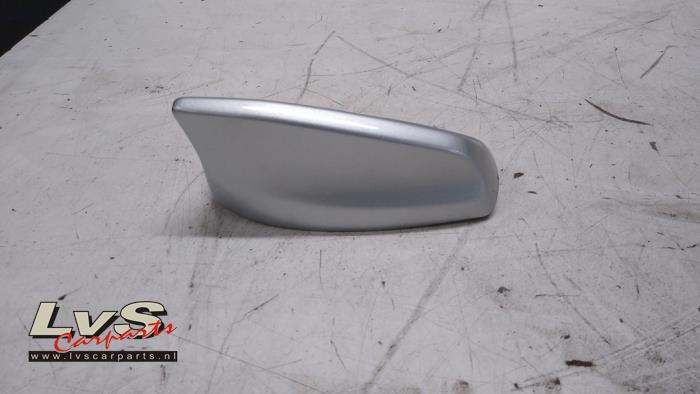 Używane Antena GPS Jaguar F-Pace 2.0 D 180 16V AWD Cena € 65,00 Procedura marży oferowane przez LvS Carparts