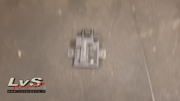 Usagé Module pompe carburant Jaguar F-Pace 2.0 D 180 16V AWD Prix € 20,00 Règlement à la marge proposé par LvS Carparts