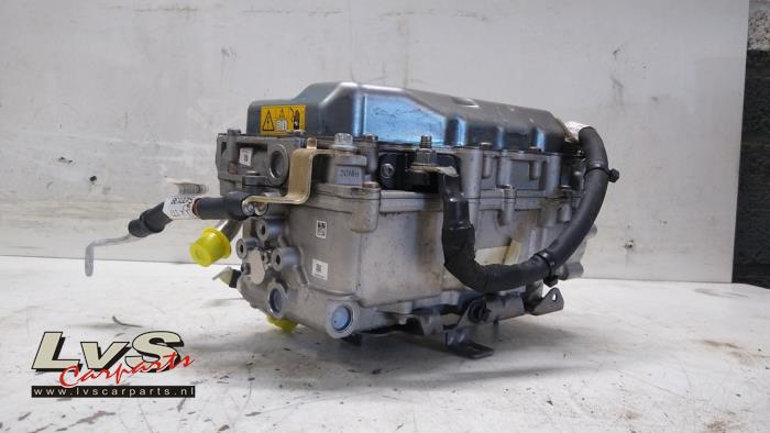 Używane DC/CD konwertor Mercedes CLA (118.3) 1.3 CLA-250 e Turbo 16V Cena € 1.210,00 Z VAT oferowane przez LvS Carparts