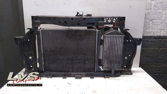Begagnade Front Hyundai i20 1.1 CRDi VGT 12V Pris € 225,00 Marginaltabell erbjuds av LvS Carparts