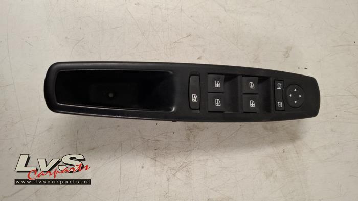Usados Interruptor combinado de ventanillas Renault Megane III Grandtour (KZ) 1.2 16V TCE 130 Precio € 25,00 Norma de margen ofrecido por LvS Carparts