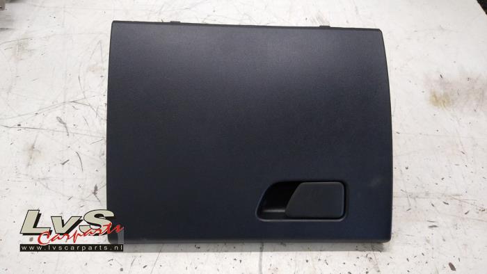 Begagnade Handskfack Ford Fiesta 7 1.0 EcoBoost 12V Pris € 30,00 Marginaltabell erbjuds av LvS Carparts