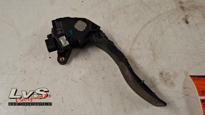 Używane Pedal gazu Nissan Micra (K13) 1.2 12V Cena € 40,00 Procedura marży oferowane przez LvS Carparts