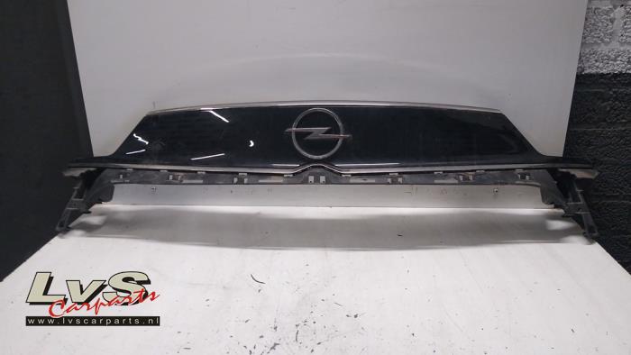 Używane Grill Opel Crossland (X) 1.2 Turbo 12V Euro 6 Cena € 250,00 Procedura marży oferowane przez LvS Carparts