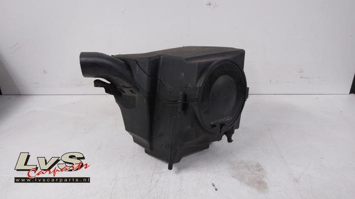 Begagnade Luftfilterhus Ford Focus 3 Wagon 1.0 Ti-VCT EcoBoost 12V 125 Pris € 30,00 Marginaltabell erbjuds av LvS Carparts