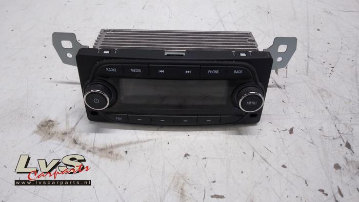 Używane Radio Opel Karl 1.0 12V Cena € 145,00 Procedura marży oferowane przez LvS Carparts