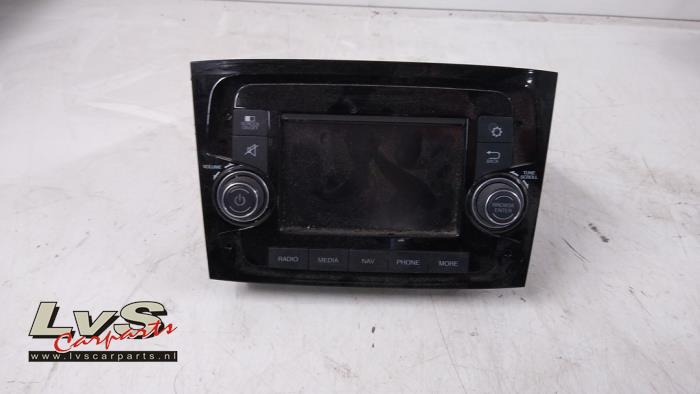 Używane System nawigacji Fiat Doblo Cargo (263) 1.6 D Multijet Cena € 242,00 Z VAT oferowane przez LvS Carparts