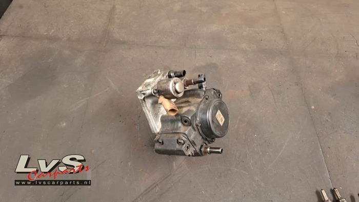 Begagnade Dieselpump Hyundai H-300 2.5 CRDi Pris € 250,00 Marginaltabell erbjuds av LvS Carparts