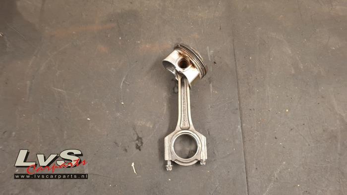 Begagnade Vevstake Ford Fiesta 7 1.0 EcoBoost 12V Pris € 50,00 Marginaltabell erbjuds av LvS Carparts