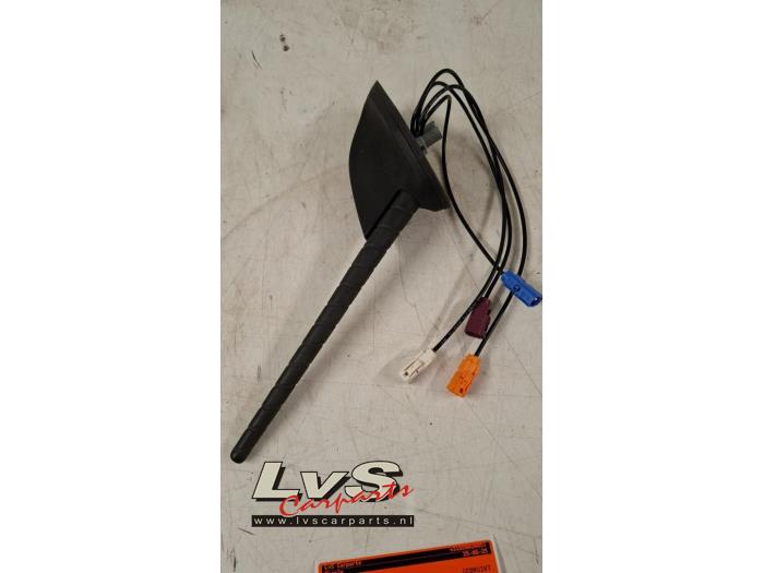 Używane Antena GPS Citroen C4 Spacetourer (3D/3E) 1.2 12V PureTech 130 Cena € 30,00 Procedura marży oferowane przez LvS Carparts