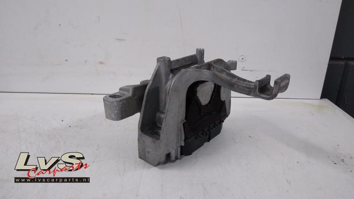 Used Engine mount Volkswagen Caddy Cargo V (SBA/SBH) 2.0 TDI BlueMotionTechnology Price € 24,20 Inclusive VAT offered by LvS Carparts