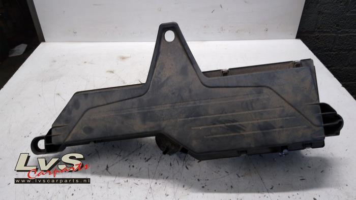 Begagnade Luftfilterhus BMW 1 serie (F20) 118d 2.0 16V Pris € 60,00 Marginaltabell erbjuds av LvS Carparts