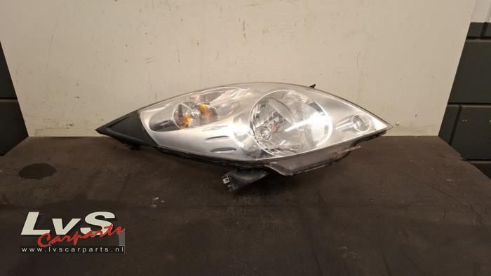 Używane Reflektor prawy Chevrolet Spark (M300) 1.0 16V Cena € 32,00 Procedura marży oferowane przez LvS Carparts