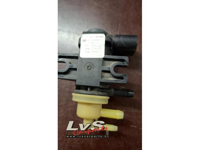 Usagé Régulateur pression turbo Volkswagen Golf VII (AUA) 1.6 TDI BMT 16V Prix € 25,00 Règlement à la marge proposé par LvS Carparts