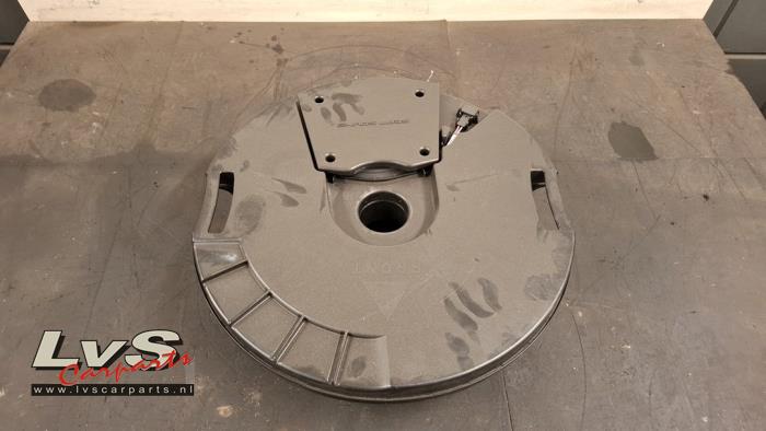 Używane Subwoofer Seat Leon (5FB) 1.4 TSI Ecomotive 16V Cena € 95,00 Procedura marży oferowane przez LvS Carparts