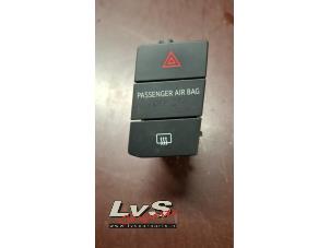 Usagé Commutateur éclairage d'urgence Volkswagen Up! (121) 1.0 12V 60 Prix € 10,00 Règlement à la marge proposé par LvS Carparts