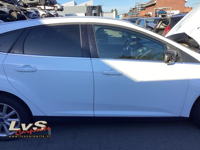 Begagnade Bakdörr, 4-dörrars, höger Ford Focus 3 1.5 EcoBoost 16V 150 Pris € 125,00 Marginaltabell erbjuds av LvS Carparts