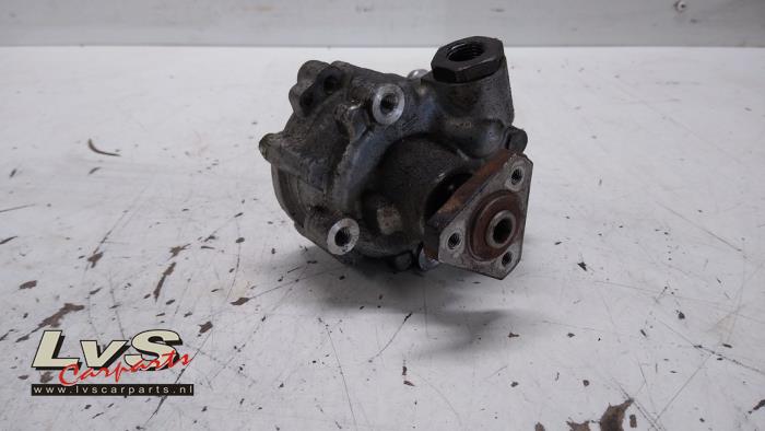 Usagé Pompe de direction Dacia Sandero II 1.2 16V Prix € 75,00 Règlement à la marge proposé par LvS Carparts