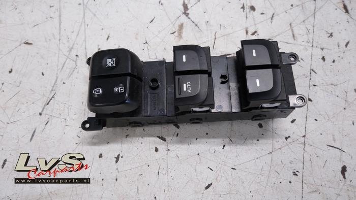 Usados Interruptor de ventanilla eléctrica Hyundai i10 (B5) 1.2 16V Precio € 25,00 Norma de margen ofrecido por LvS Carparts