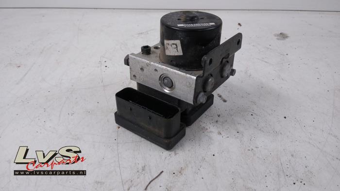 Usagé Pompe ABS Ford Fiesta 6 (JA8) 1.6 16V Sport Prix € 30,00 Règlement à la marge proposé par LvS Carparts