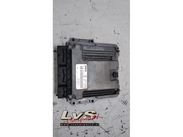 Used Engine management computer Dacia Sandero II 1.5 dCi 90 Price € 60,00 Margin scheme offered by LvS Carparts