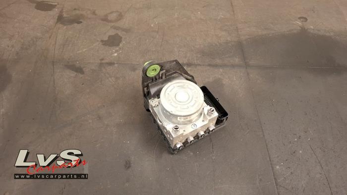 Begagnade ABS-pump Volkswagen Caddy Cargo V (SBA/SBH) 2.0 TDI BlueMotionTechnology Pris € 151,25 Inklusive moms erbjuds av LvS Carparts
