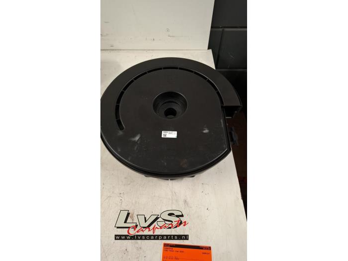 Używane Subwoofer Ford Focus 4 1.5 EcoBoost 12V 150 Cena € 75,00 Procedura marży oferowane przez LvS Carparts